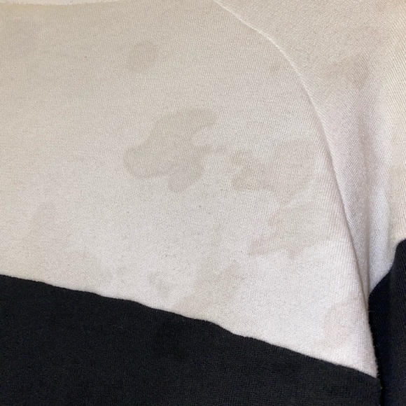 Women’s Victoria’s Secret PINK Large Sweatshirt - Picture 4 of 4